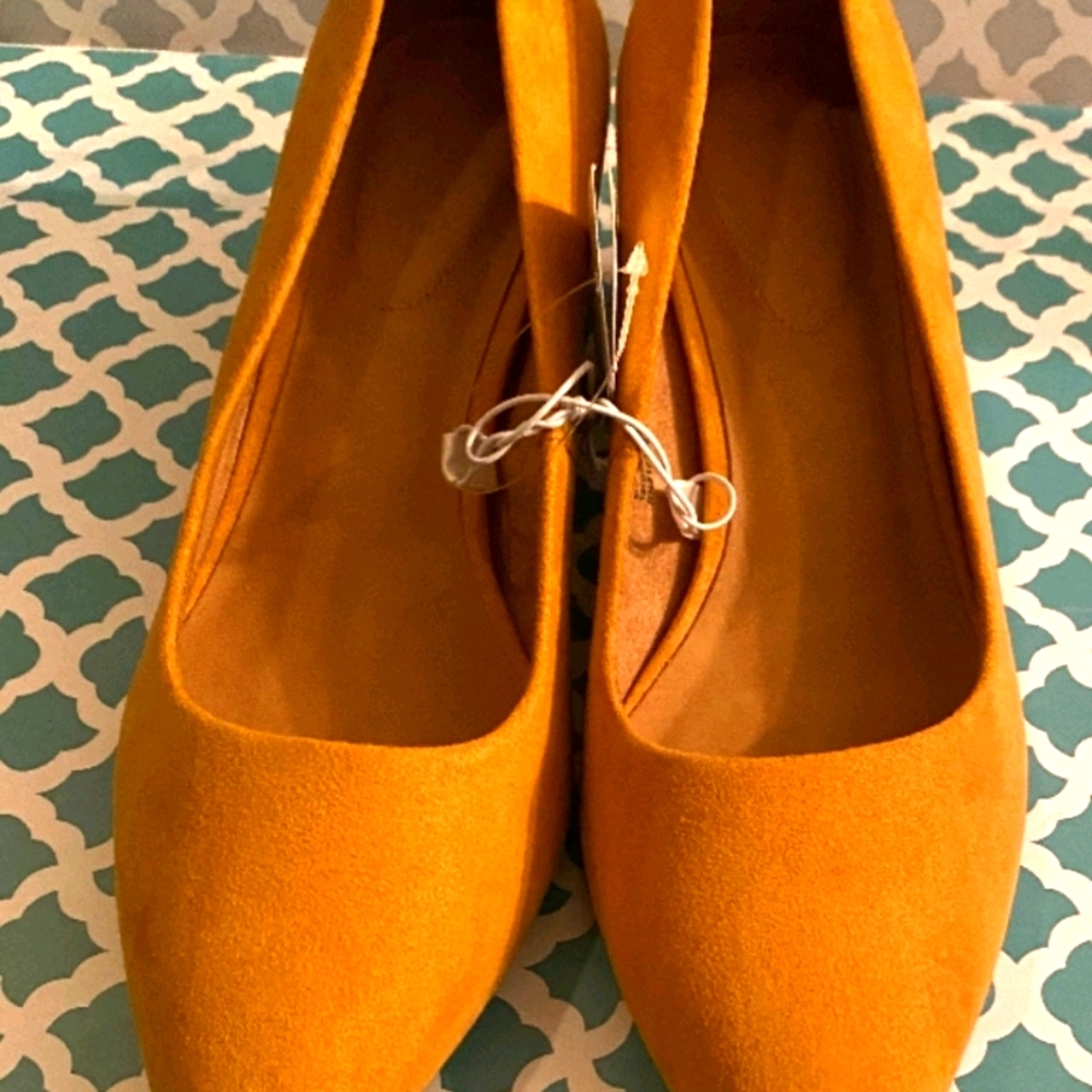 Women's (8) Mustard Block Pump Heels